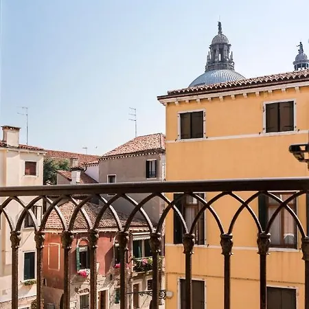 Dorsoduro Charme By Wonderful Italy شقة *